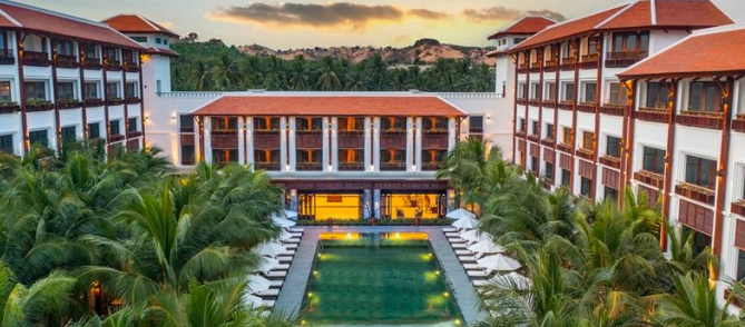 Hình ảnh thi công thực tế Trần Nhôm Gia Huy