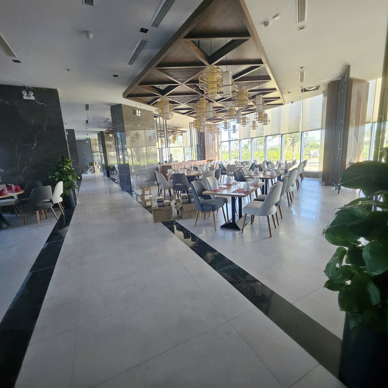 Hình ảnh thi công thực tế Trần Nhôm Gia Huy